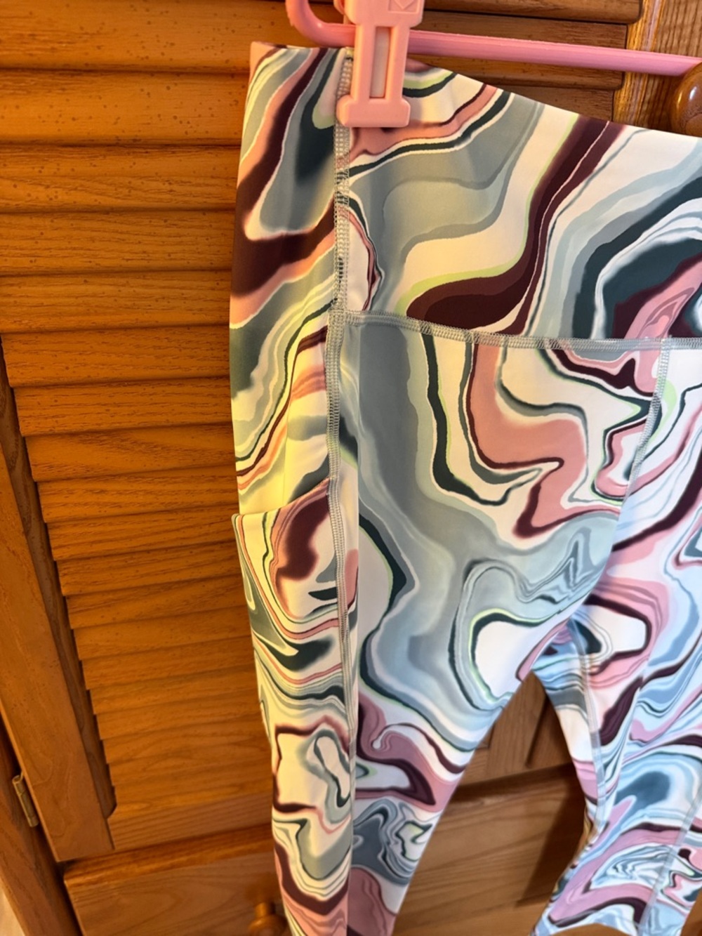 NWT ๐ธ Athleta Pink & Green Marble Print Capri Leggings Size XL - Picture 3 of 10